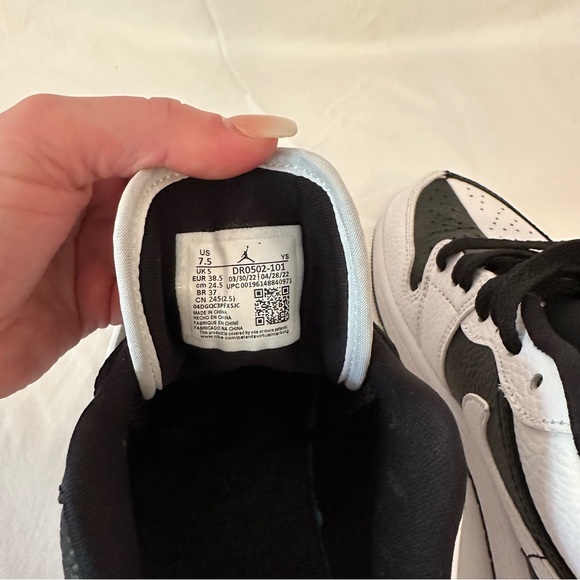 Jordan 1 Low SE | Homage Split White Black | 7.5 - Picture 7 of 7